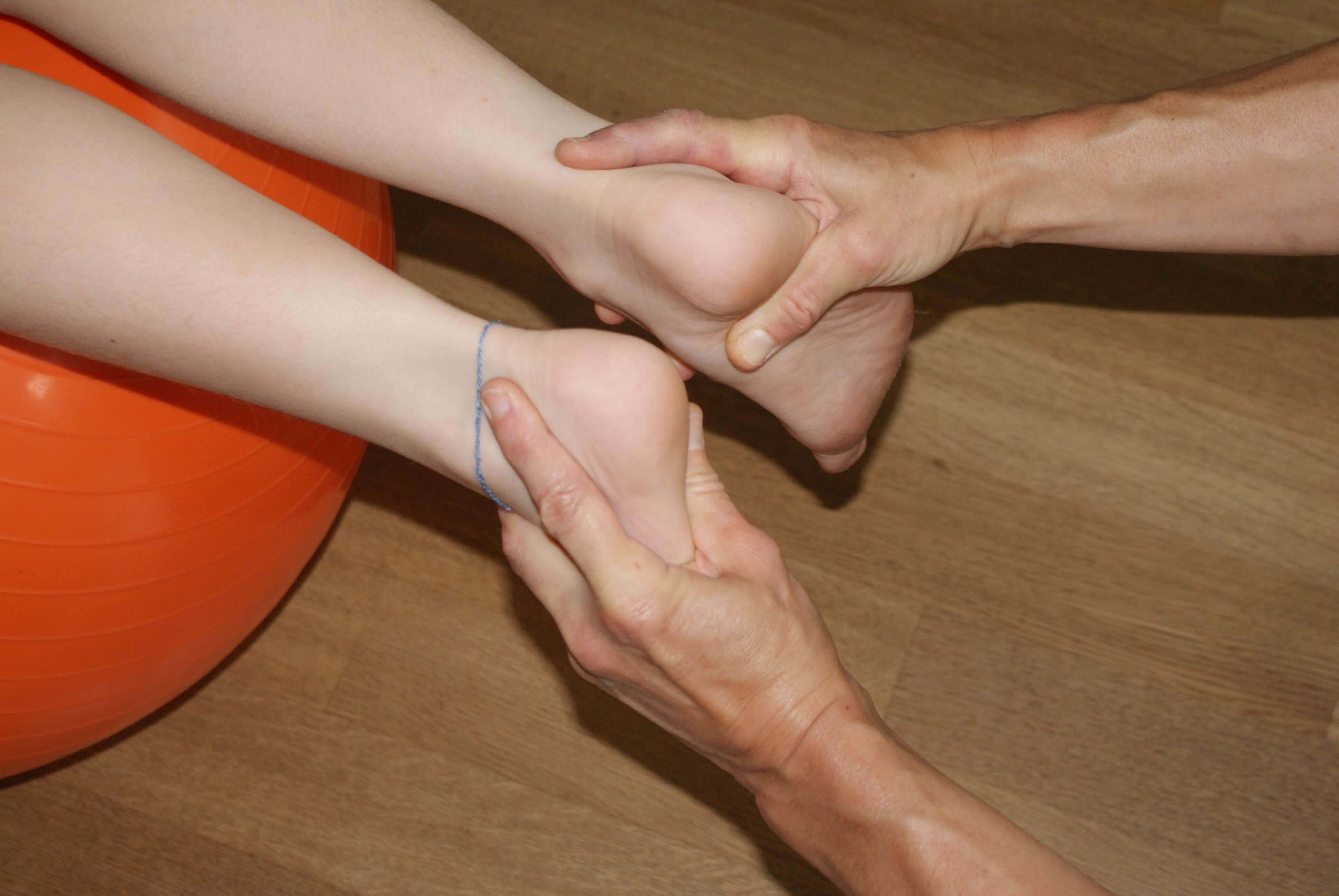 Physiotherapeutische Behandlung eines Kindes